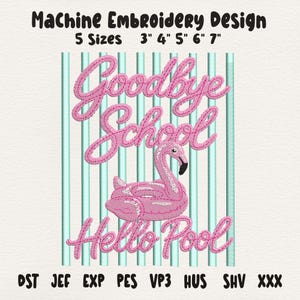 Puede incluir: Diseño de bordado a máquina con el texto "Goodbye School Hello Pool" en escritura rosa. Un flotador de piscina de flamenco rosa está centrado debajo del texto. El diseño está sobre un fondo de rayas verticales de color azul claro. Disponible en 5 tamaños, de 7,6 cm a 17,8 cm.