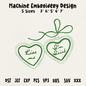 Könnte beinhalten: Grünes Maschinenstickdesign mit zwei herzförmigen Ornamenten mit den Aufschriften „Kiss me“ und „I'm Irish“. Das Design ist in Größen von 7,6 bis 17,8 cm erhältlich. Der Text „Machine Embroidery Design“ steht oben.