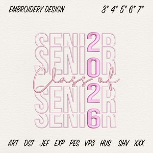 Puede incluir: Diseño de bordado rosa con las palabras "SENIOR Class of 2026". El diseño incluye el texto "EMBROIDERY DESIGN" en la parte superior y los tamaños 7,6 cm, 10,2 cm, 12,7 cm, 15,2 cm y 17,8 cm. En la parte inferior están los tipos de archivo ART, DST, JEF, EXP, PES, VP3, HUS, SHV y XXX.