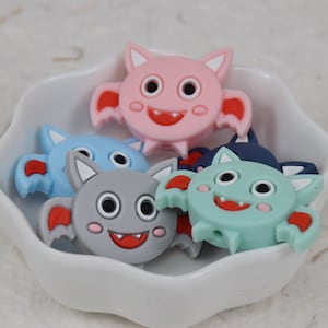 Halloween Bat Silicone Beads,Loose Pen Beads,Gifts Focal Beads Charms,DIY Jewelry Accessories,Keychain Keyring Bracelet Lanyard Making