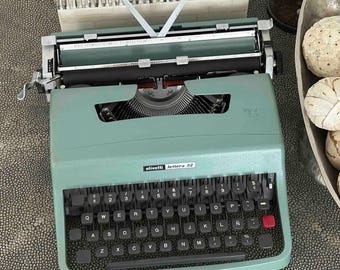 OLIVETTI LETTERA 32 タイプライター、オリジナルのティールカラーが