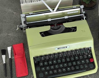Olivetti Lettera 32 Schreibmaschine in Pistazie Gelb-Grün, Qzerty Layout, 1965, voll funktionsfähig