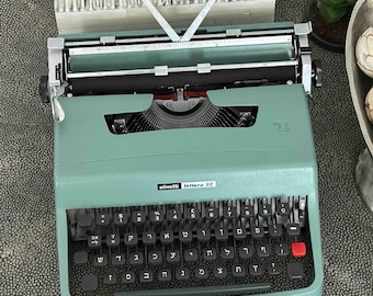Olivetti Lettera 35 - Limited Edition - Vintage Typewriter