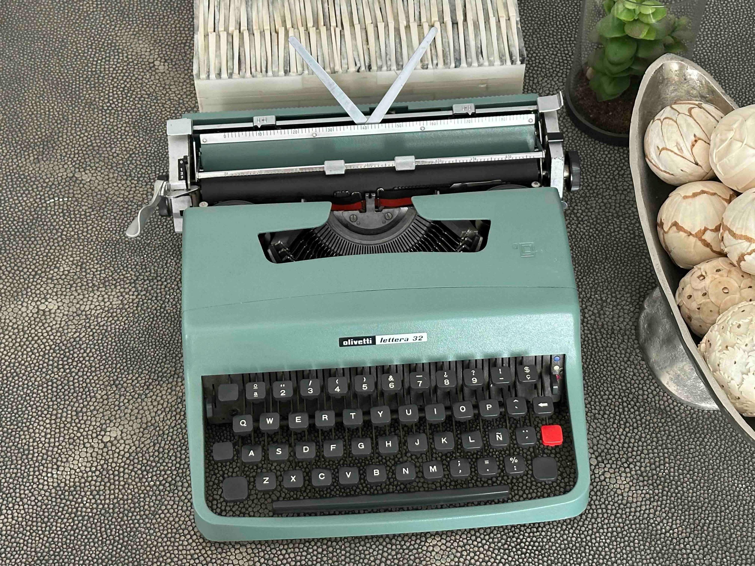 Olivetti typewriter - Etsy 日本