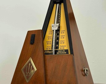 Vintage Wittner Metronom, 1980er Jahre, Massivholzgehäuse, mechanischer Aufzug, voll funktionsfähig