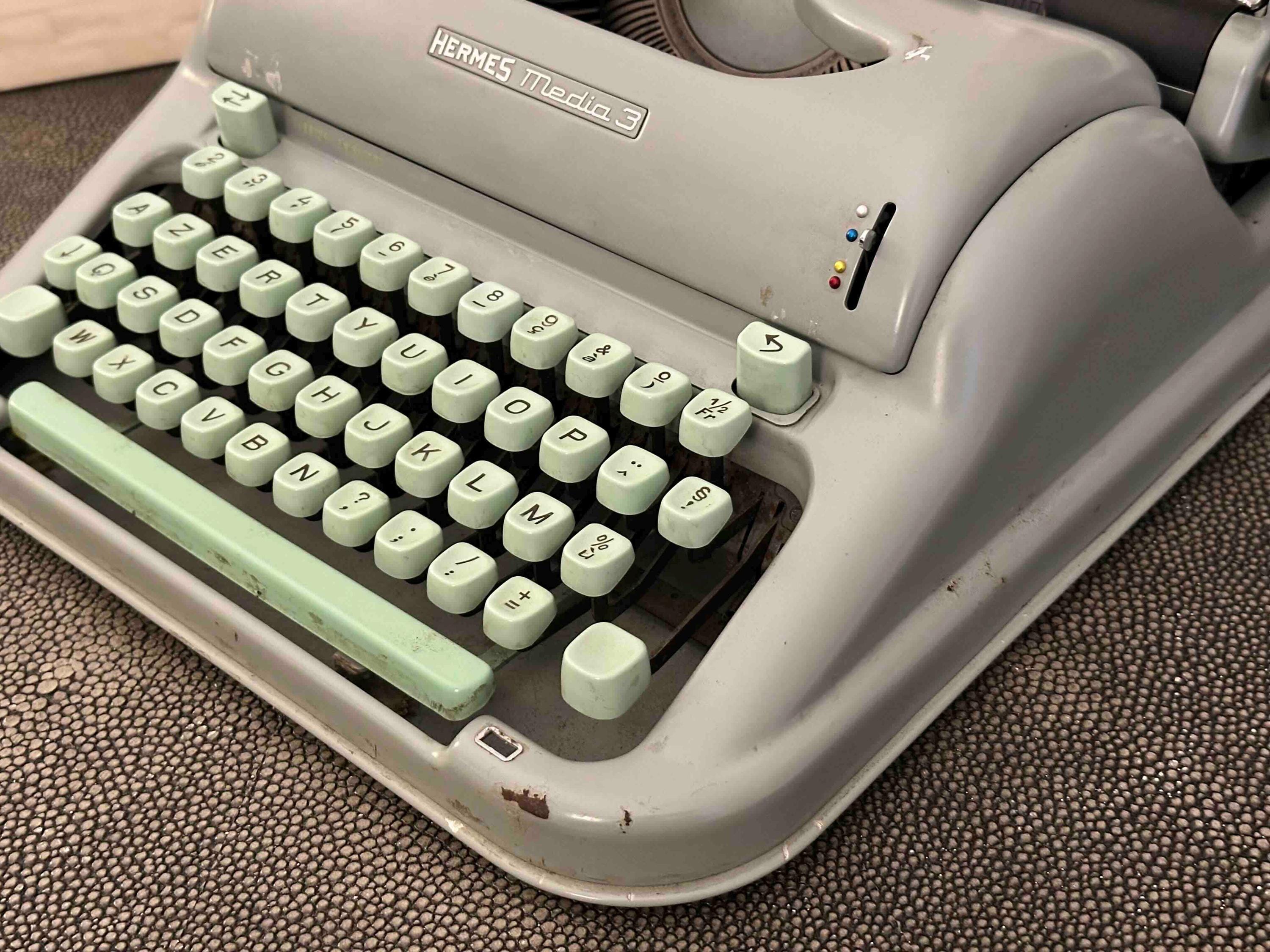 エルメスHermes Media 3 タイプライター Hermes Media 3 タイプライター、Azerty レイアウト、Pica 書体 - Etsy