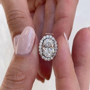 Conjunto de anillos de boda únicos con inserto de corte ovalado, anillo de plata 925, conjunto de anillo de diamantes y moissanita de corte ovalado de 2,50 quilates, hermoso anillo con halo y brazo abierto.