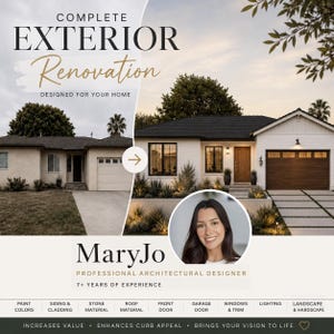Puede incluir: Una comparación de antes y después de una renovación exterior de una casa con la diseñadora arquitectónica MaryJo. La imagen muestra una casa con revestimiento blanco, puerta de garaje de madera y marcos de ventanas oscuros, con texto.