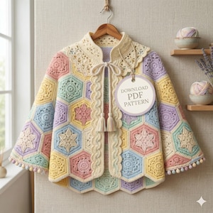 Könnte beinhalten: Eine pastellfarbene Häkeljacke mit sechseckigem Muster und Stern- und Blumenmotiven. Die Jacke hat einen cremefarbenen Kragen und Besatz, mit Krawattenverschluss und Quasten. Das Etikett lautet "DOWNLOAD PDF PATTERN".