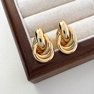 Interlocking Knot Gold Earrings: 18 K Twisted Rope Hoops