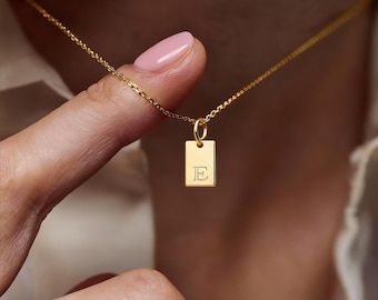 Collier initial délicat : pendentif lettre gravé en or 18 carats