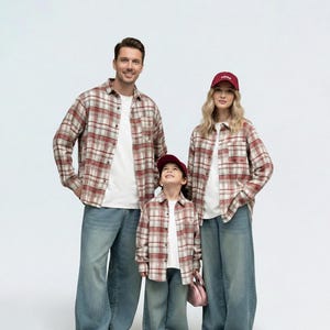 Geruite flanellen familieshirts: bijpassende herfstoutfits met lange mouwen, katoenen mama en ik-shirts