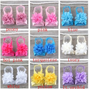 Set mit 8 Baby Barfuß Sandalen, Säugling Sommerschuhe, Baby Geschenk, Baby Zubehör, Neugeborene Schuhe, Babyschuhe, Zehenblüten, 16 Farben zur Auswahl