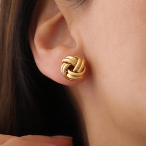 Orecchini a perno a nodo in oro massiccio 14 carati, gioielli minimalisti con nodo d'amore