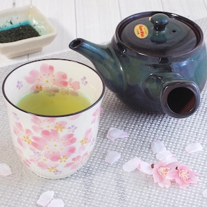 Japanskt teset för en person Tokoname Kyusu tekanna 380 ml grönblå glasyr Sakura Yunomi kopp solo te presenttillverkad i Japan