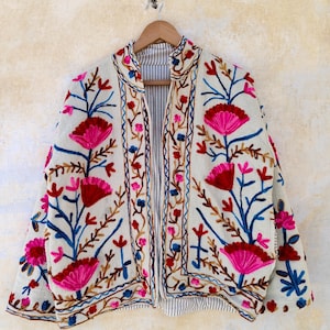 Handgjord Suzani Kantha broderad TNT-jacka: Boho Statement-kappa
