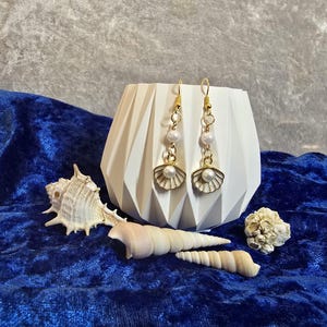 Handmade Statement Earrings "Pearl & Shell" – Lightweight Earrings for Women