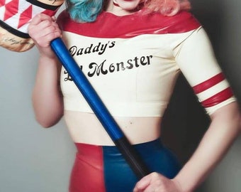Ensemble inspiré de Harley Quinn en latex