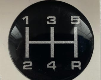 Auto Schaltknauf Einsatz Abzeichen 5 Gang Zahnräder Muster schwarz silber 30mm alle größen gemacht