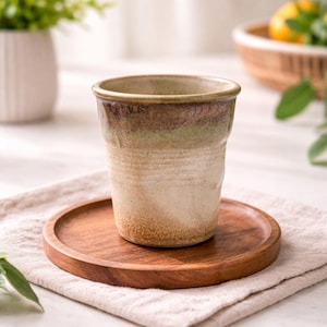 Handgefertigte Keramiktasse, japanische Wabi-Sabi-Kaffeetasse, rustikale Keramikteetasse, handwerkliches erdiges Trinkgeschirr, einzigartiges minimalistisches Geschenk, 220ml.