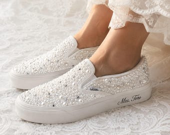 Vans monogrammées personnalisées, baskets de mariage à enfiler avec perles, chaussures de mariée en strass, cadeau de mariée personnalisé