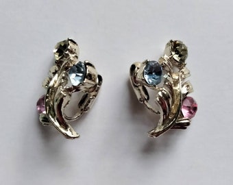 Vintage 1950s Jewelcraft goldtone & rhinestone leaf design clip earrings