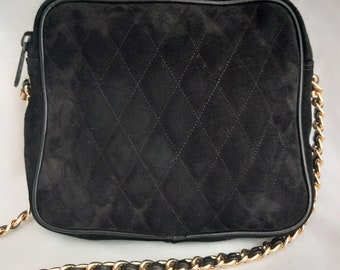 Bolsa de ombro crossbody com alça de corrente em camurça real preta e dourada vintage acolchoada