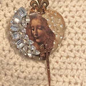 Regency heart brooch. Bridgerton style. Wearable art. One of a kind bling brooch. Repurposed. Vintage jewelry image 3