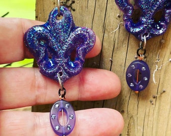 Deep purple resin dangle earrings. Fluer de lis