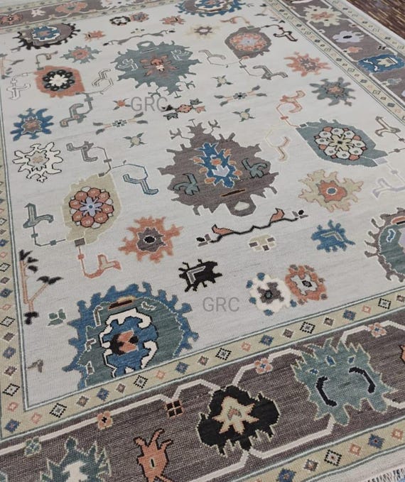 Handmade Oushak Wool Rug – Traditional Turkish Geometric Carpet