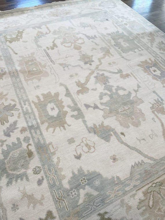 Handmade Beige Oushak Rug: Vintage Style Oriental Carpet