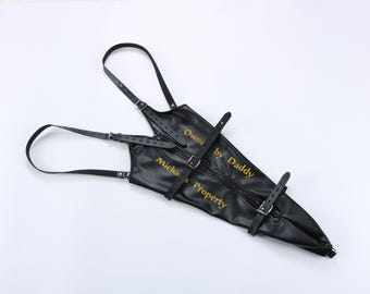 Esposas de cuero negro para todo el brazo con texto personalizado en lámina dorada: artículos de bondage personalizados para parejas, esposas de cuero, esposas BDSM.