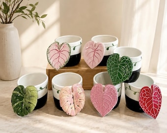 Keramische mok met plantenblad, botanische koffiekop, anthuriumbladontwerp, gezellig interieur