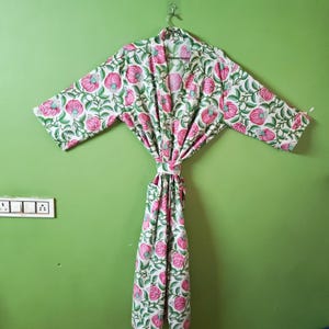 ピンクの花柄ブロックプリントコットンローブ（女性用）、軽量ボヘミアンラウンジウェア着物、ブライズメイド用準備バスローブ