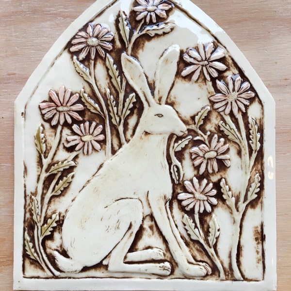 Hase mit Gänseblümchen Keramik Bogen geformte Fliese mit Glanz finish