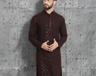 Kaffeebraune Baumwolle Kurta Männer, bestickte Pailletten Kurta Churidar, Stehkragen Set