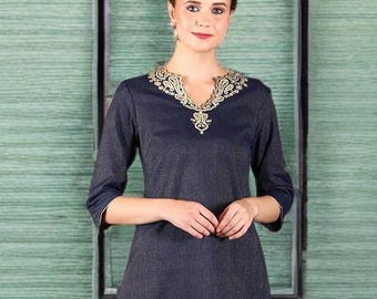 Kurta de algodón acampanada bordada con motivos étnicos azules para mujer