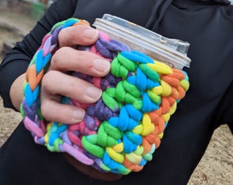 Eiskaffee Ärmel mit Griff | Eis Pint Halter | Valentinstag Geschenk für Kaffeeliebhaber | Bier Fest Pint Gemütlich | Wiederverwendbare häkeln