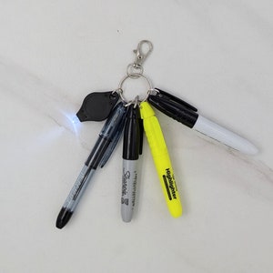 Mini Sharpie for Badge Reel, Mini Pen Keychain, Highlighter Dry Erase Marker Flashlight Badge Reel Keychain, Nurse Accessory Keychain Gift