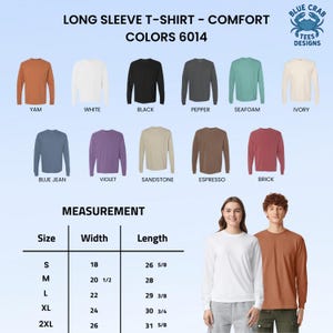 以下が含まれることがあります： 白、黒、青など、さまざまな色の長袖Tシャツのディスプレイ。画像には、インチ単位の測定値と「LONG SLEEVE T-SHIRT - COMFORT COLORS 6014」というテキストを含むサイズチャートが含まれています。「Blue Crab Tees Designs」のロゴが表示されています。