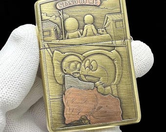 Zapalniczka Zippo Armor Doraemon | Kolekcjonerska wiatroodporna zapalniczka z grawerunkiem 3D – wyjątkowy prezent dla fanów mangi i kreskówek