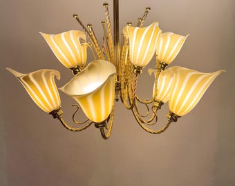 Lampadario vintage di Murano / Paralumi in vetro a forma di giglio calla / Stile italiano metà secolo / Plafoniera bianca a spirale