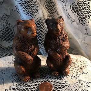 Vintage Bvrwood Pair of Bears Indian Village St Ignace Mich. Salt Pepper Shakers