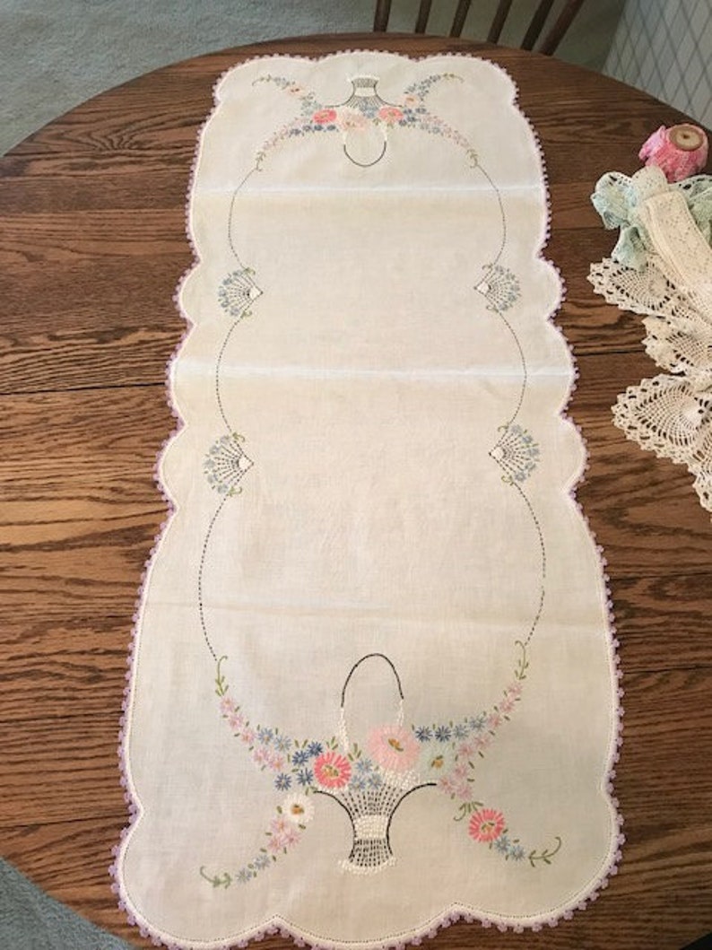 Vintage Embroidered Dresser Scarf French Knots