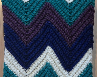 Manta de regazo de crochet Chevron: manta colorida hecha a mano