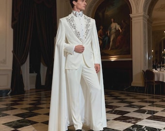 Traje de capa blanca para hombre, esmoquin de boda para novio real con detalles de cristal, atuendo gótico para graduación, conjunto de capa de boda de lujo formal y llamativo.