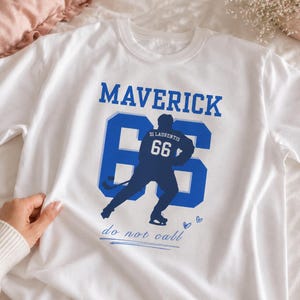 Camiseta Dean Di Laurentis | Off Campus Maverick Comfort Colors® | Merch Universidad de Briar, regalo para lectoras