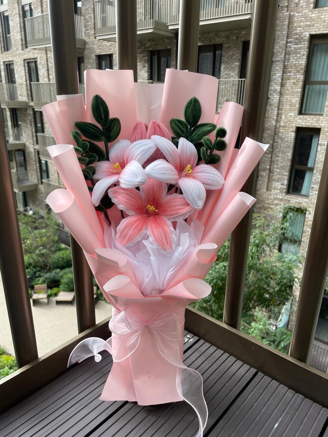 【正規品】Bibiy. フラワーポンポンマフラー　ハンドメイド 正規品】Bibiy. フラワーポンポンマフラー ハンドメイド 正規品、新品