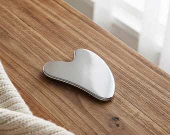 Gua Sha de acero inoxidable: herramienta de masaje facial con forma de corazón