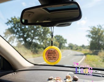 Ambientador colgante hecho a mano Funny Car Freshie UK, perfume floral de vainilla para coche, regalo con cita ingeniosa de larga duración.
